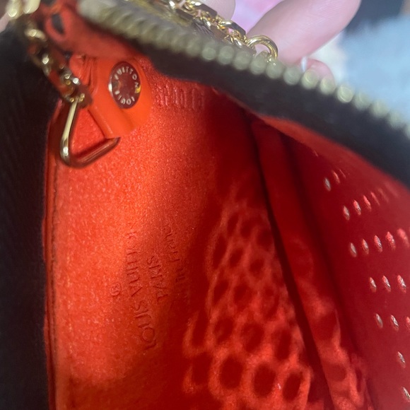 Limited Edition Authentic Louis Vuitton Perforated Key Close - Picture 5 of 15